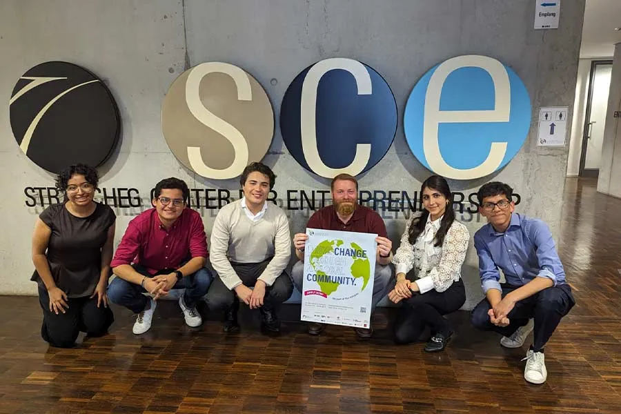 Jared Hern&aacute;ndez y su equipo de Amanzi