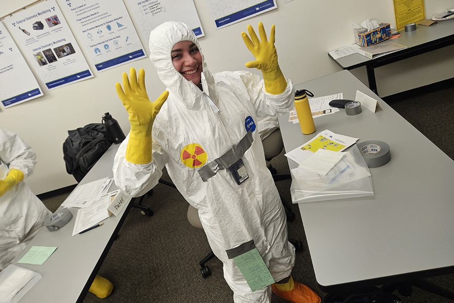 Ana Sofía en el Laboratorio Nacional de Ingeniería en Estados Unidos