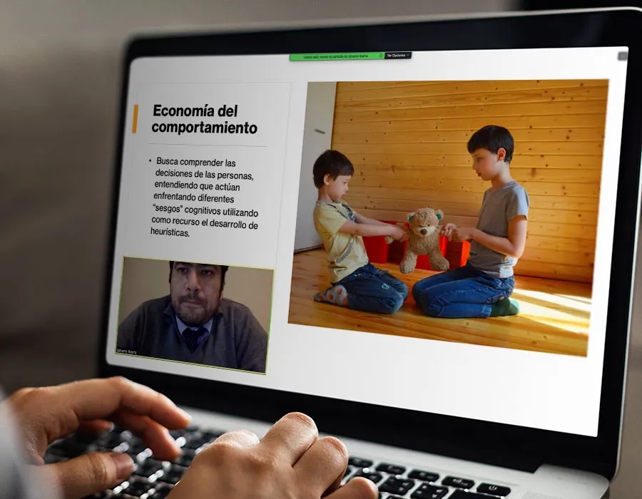Ibarra habl&oacute; de c&oacute;mo el comportamiento de las personas afecta sus decisiones.