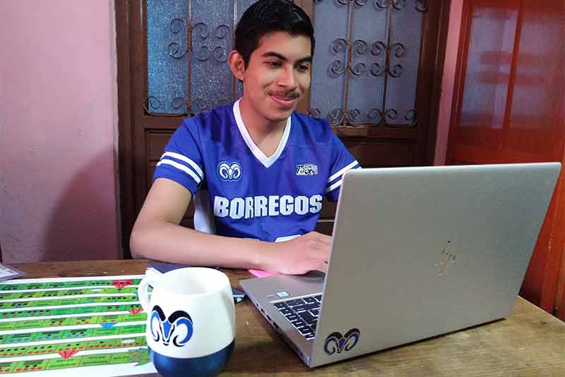 &Aacute;ngel Sol&iacute;s, prop&oacute;sitos alumnos 2021