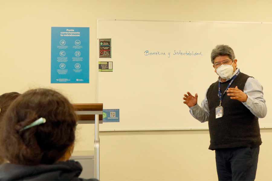El profesor cuenta con aproximadamente 7 a&ntilde;os en el Tec de Monterrey, donde ha sido impulsor del aprendizaje basado en retos.