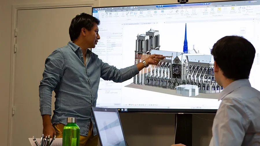 Alejandro Arredondo particip&oacute; en la reconstrucci&oacute;n de la Catedral de Notre Dame de Par&iacute;s