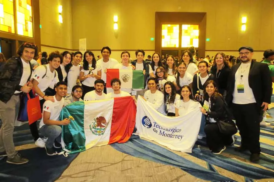 Estudiantes en competencia de qu&iacute;mica
