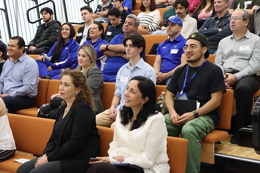 Asistentes a evento Periodismo Deportivo. 40 d&eacute;cadas de evoluci&oacute;n, celebrado en el campus Monterrey.