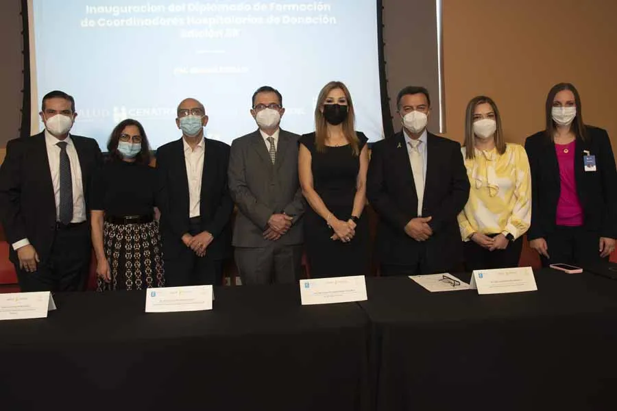 Autoridades durante la inauguraci&oacute;n del diplomado en donaci&oacute;n y trasplante de &oacute;rganos.