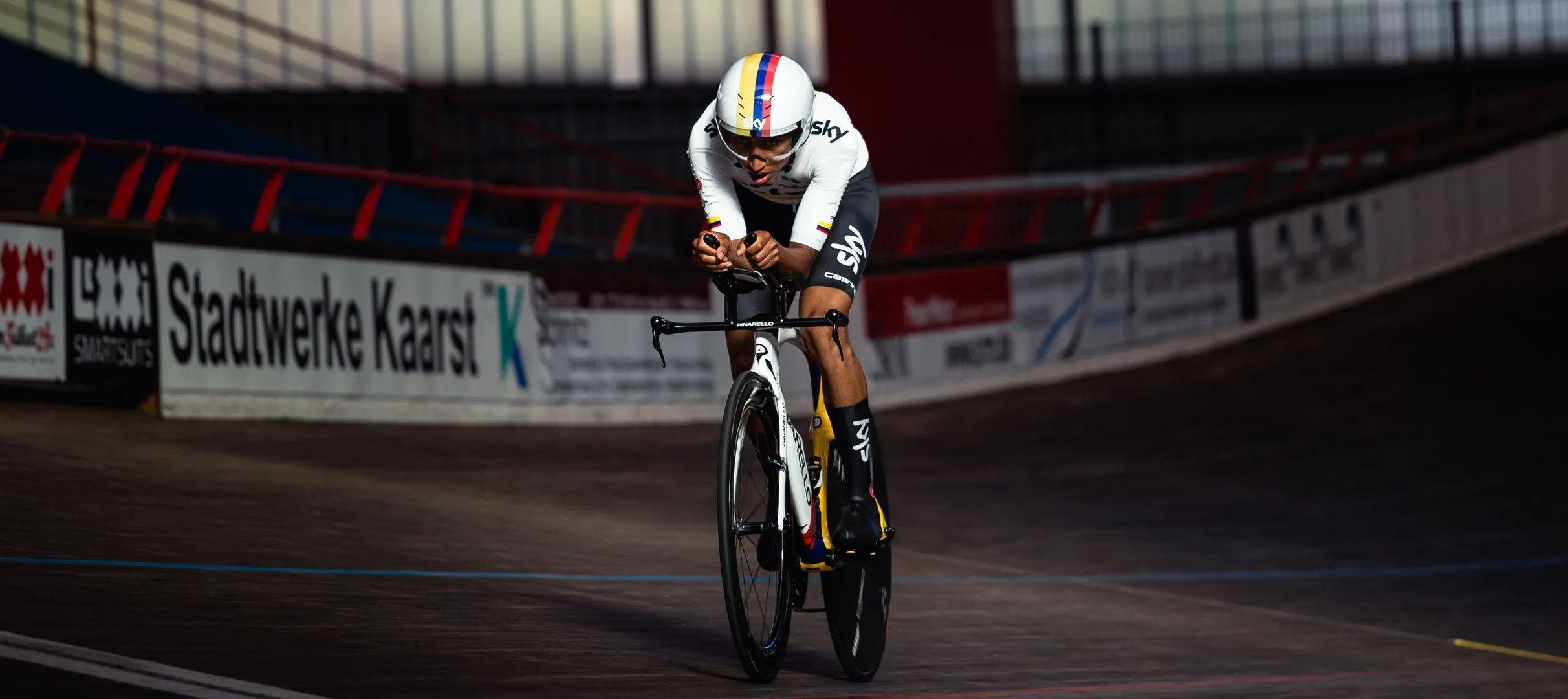 Egan Bernal en pruebas de biomec&aacute;nica. Imagen: cortes&iacute;a Benito Flores