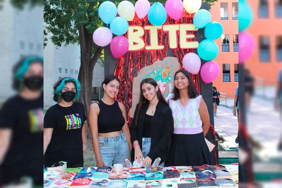 Elena (der.) particip&oacute; en grupos que promueven la lectura, las acciones sociales y el emprendimiento.