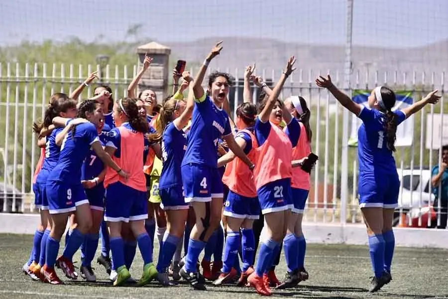 Las jugadoras de Borregos femenil se sobrepusieron al calor y a jugar la final contra el equipo local.