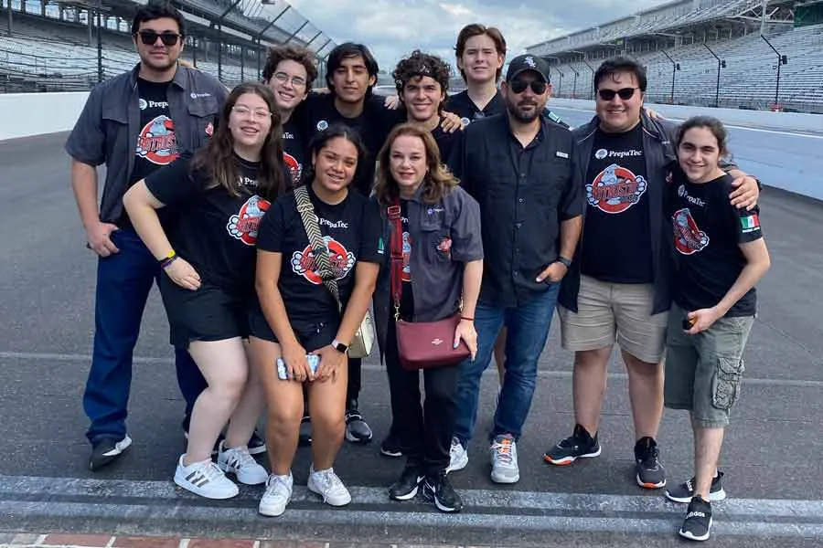 El equipo de Botbusters se re&uacute;ne para una fotograf&iacute;a.