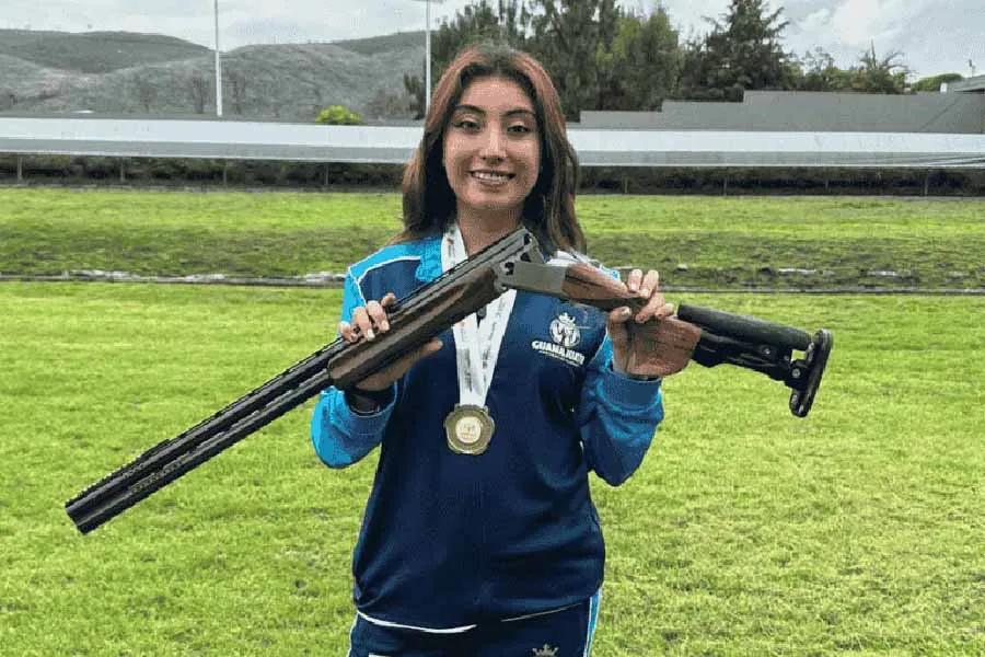 Athziry Enr&iacute;quez representando a Guanajuato en tiro deportivo