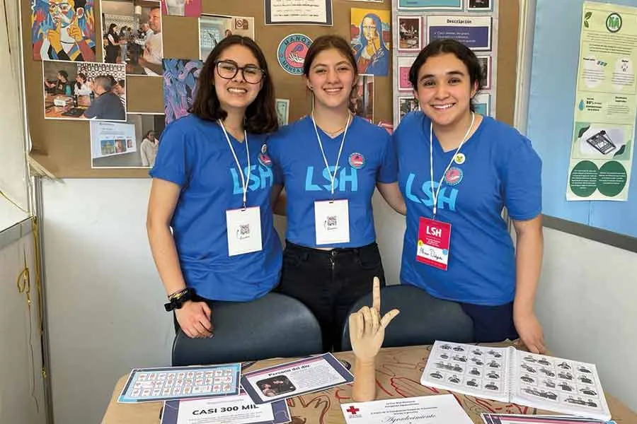 Estudiantes en el congreso L&iacute;deres con Sentido Humano