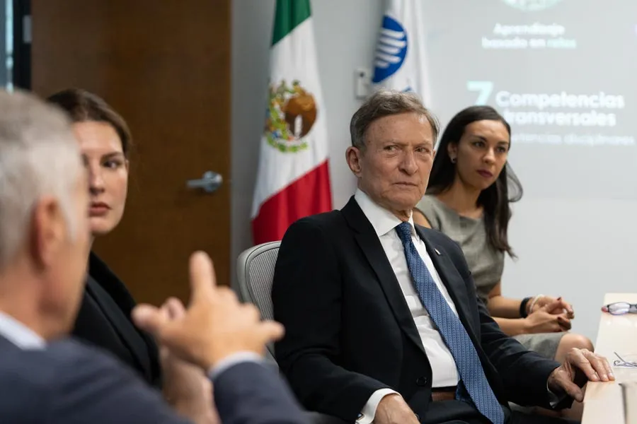 Reuni&oacute;n de trabajo con vicerrectores de la instituci&oacute;n.
