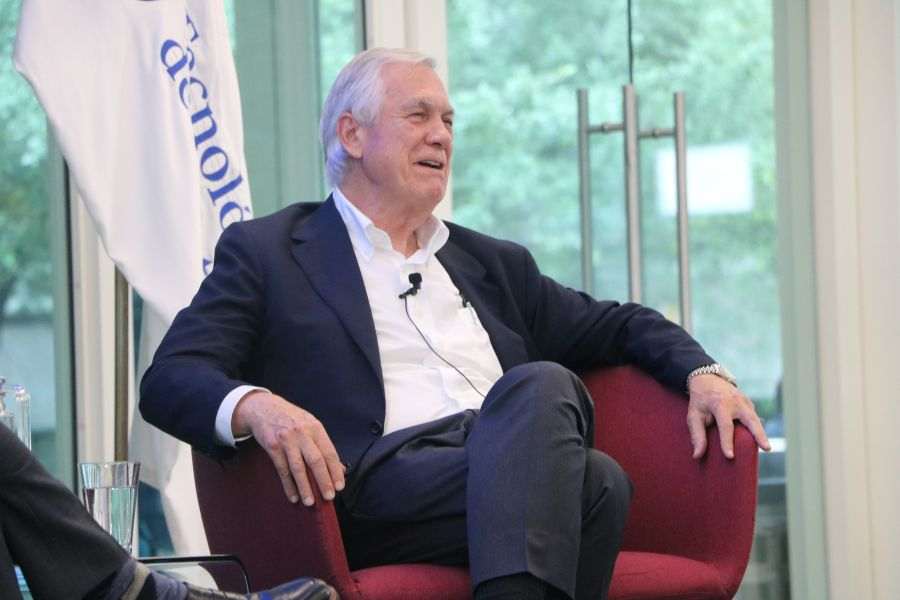 Carlos &Aacute;lvarez habla sobre su trayectoria y filantrop&iacute;a