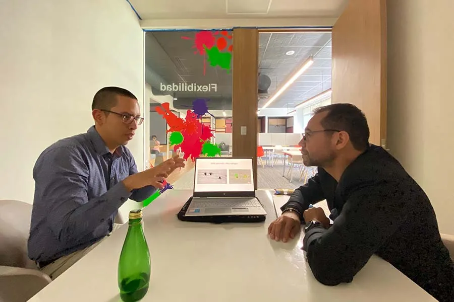 Carlos Ceballos con Mario &Aacute;lvarez, investigadores del Tec.  