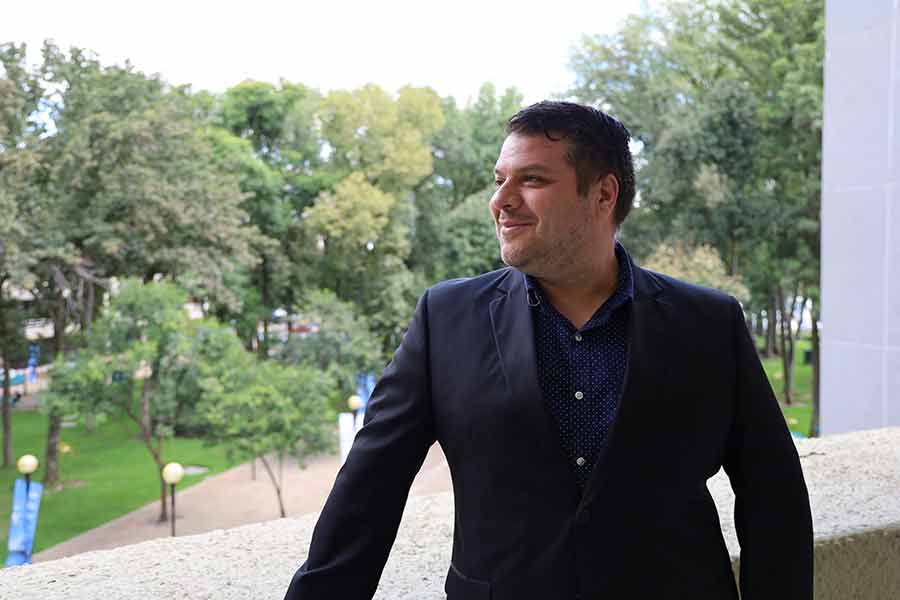 Carlos Maga&ntilde;a, director de Programas Internacionales de Tec Guadalajara, nominado a premio por traducci&oacute;n de obra de teatro.