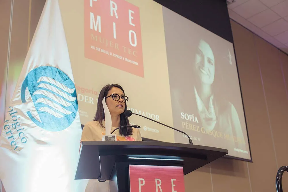 Ceremonia Premio Mujer Tec 2020 Sof&iacute;a P&eacute;rez