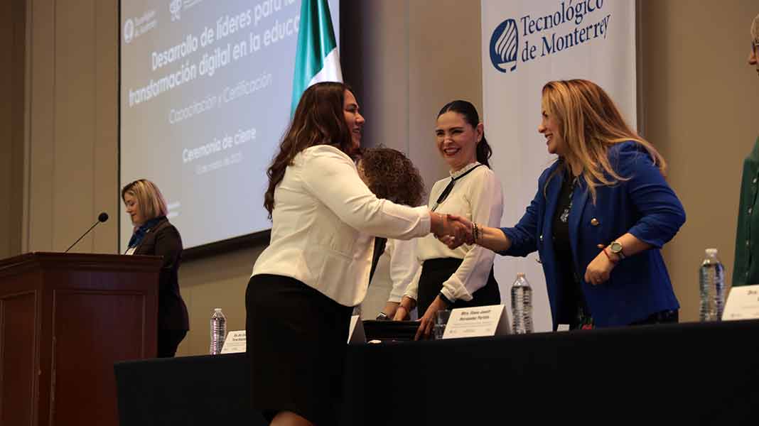 certifican a profesores de jalisco en transformaci&oacute;n digital. 