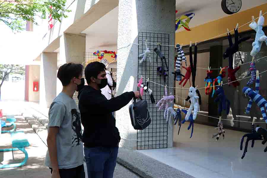 Alumnos de PrepaTec Santa Anita donaron changuitos con causa para diferentes instuciones de beneficiencia.