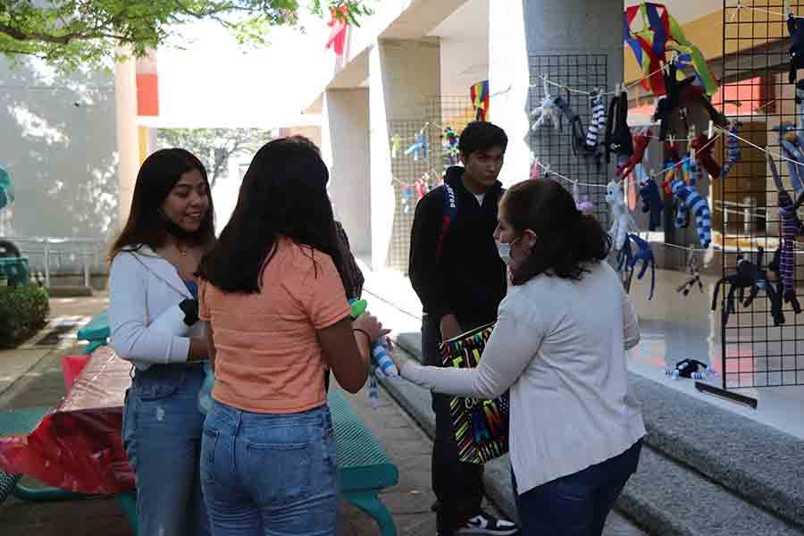 Alumnos de PrepaTec Santa Anita donaron changuitos con causa para diferentes instuciones de beneficiencia.