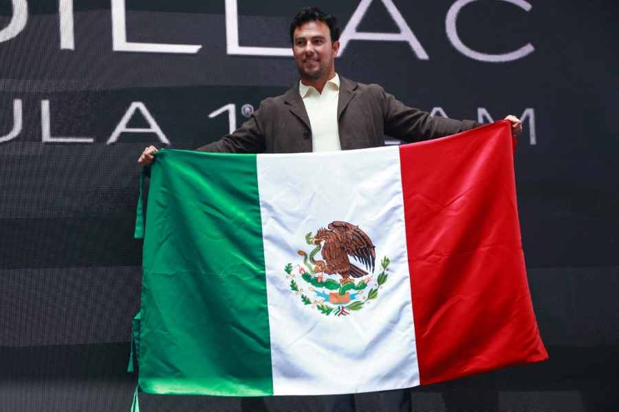 Sergio P&eacute;rez correr&aacute; este a&ntilde;o con la nueva escuder&iacute;a Cadillac en la F1. Foto: AFP