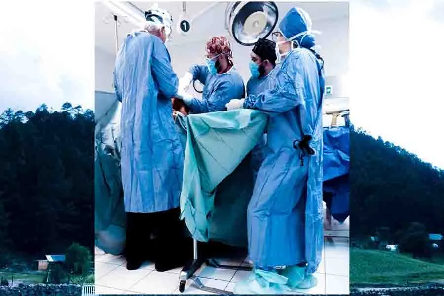 Otra de las cirug&iacute;as realizadas por Roy Reyes