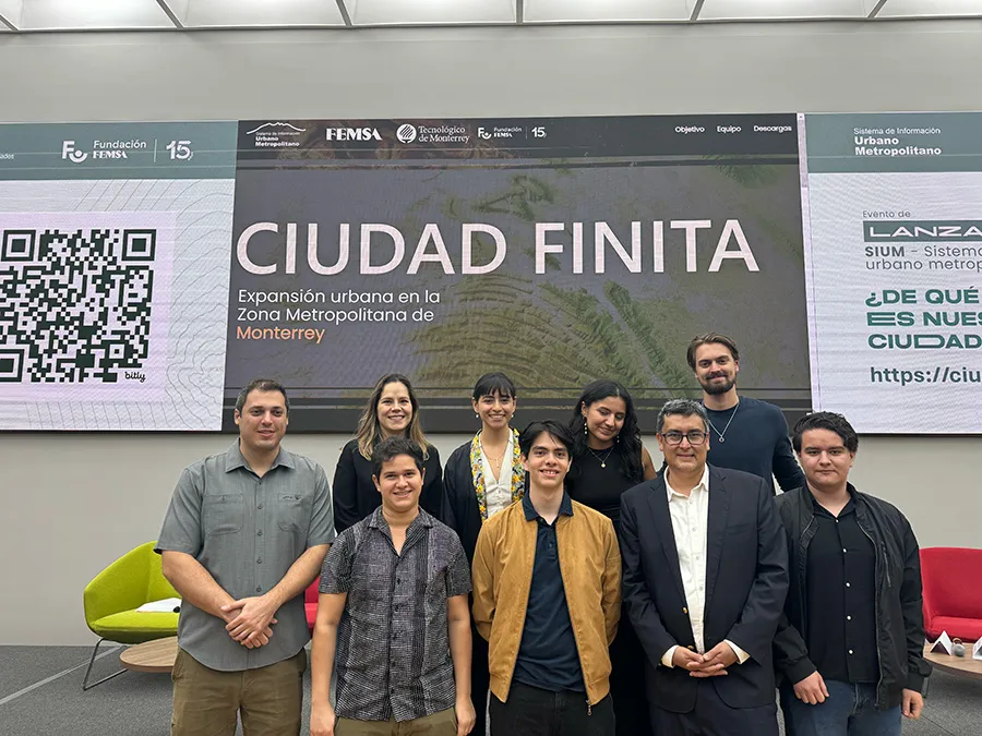 Andrea Mart&iacute;nez en la presentaci&oacute;n del proyecto Ciudad Finita.  Foto: Cortes&iacute;a Andrea Mart&iacute;nez