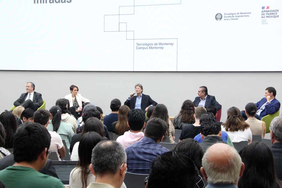 La primera mesa del simposio se enfoc&oacute; en la coordinaci&oacute;n metropolitana y la administraci&oacute;n urbana.
