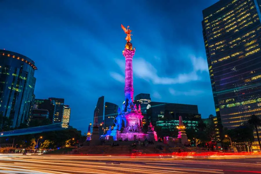 Durante el simposio los ponentes reflexionaron sobre acciones de urbes de M&eacute;xico y Francia como la CDMX, Monterrey y Par&iacute;s.