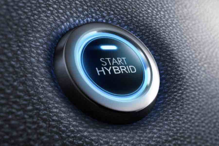 Los autos híbridos son aquellos que se caracterizan por tener dos motores: uno de combustión interna, que se alimenta de la gasolina, y otro eléctrico.