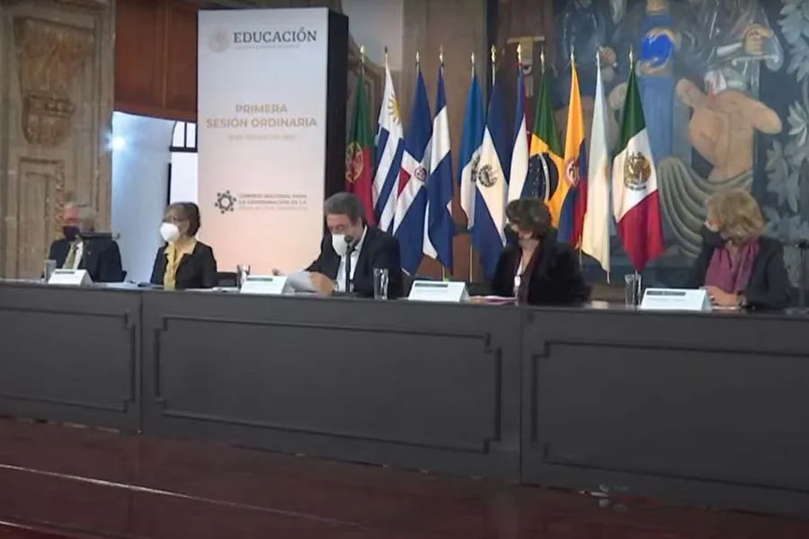 Primera sesi&oacute;n del CONACES.