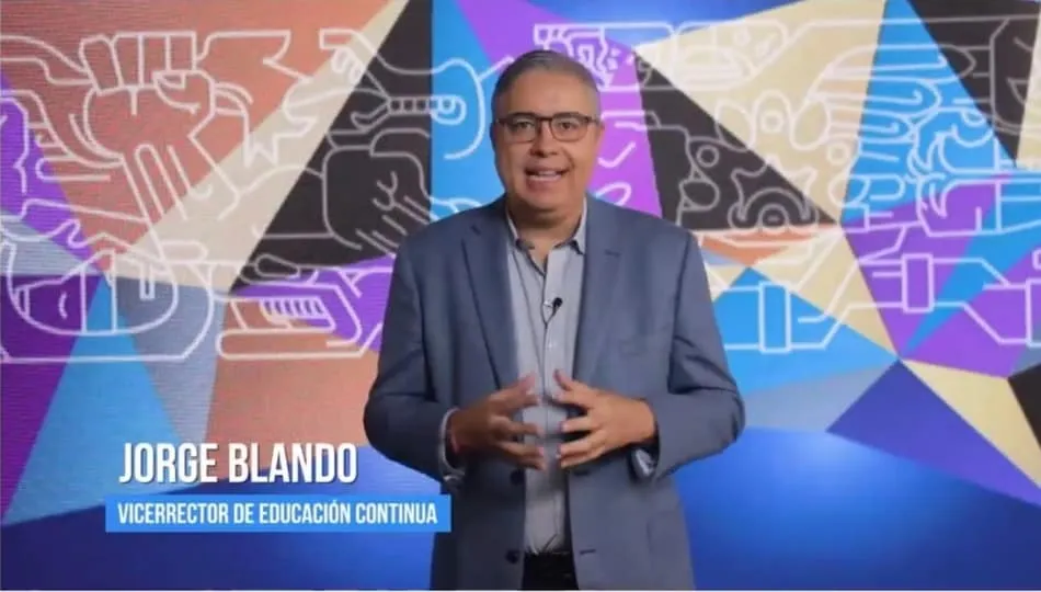 Jorge Blando, vicerrector de Educaci&oacute;n Continua del Tecnol&oacute;gico de Monterrey, durante la graduaci&oacute;n virtual del Diplomado en &ldquo;Fashion Marketing&rdquo;.