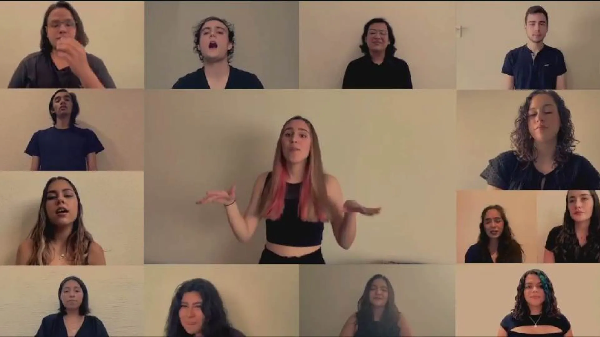 Alumnos del Ensamble de Coro de campus Le&oacute;n interpretan I'm still standing