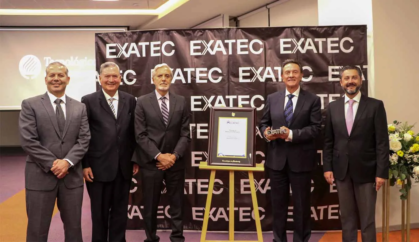 Consejeros del Tec de Monterrey campus Aguascalientes en la entrega de reconocimiento al M&eacute;rito EXATEC