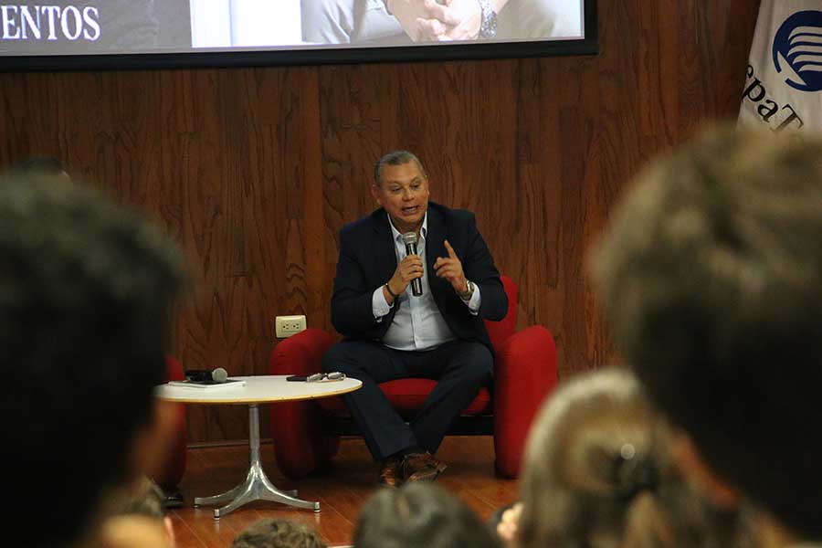 Consejos para emprender, j&oacute;venes de PrepaTec Guadalajara dialogan con empresario guatemalteco.