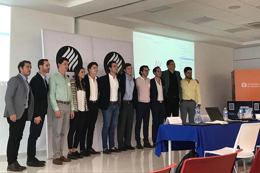 Estudiantes del Tec renuevan la log&iacute;stica de Coppel con ayuda del MIT