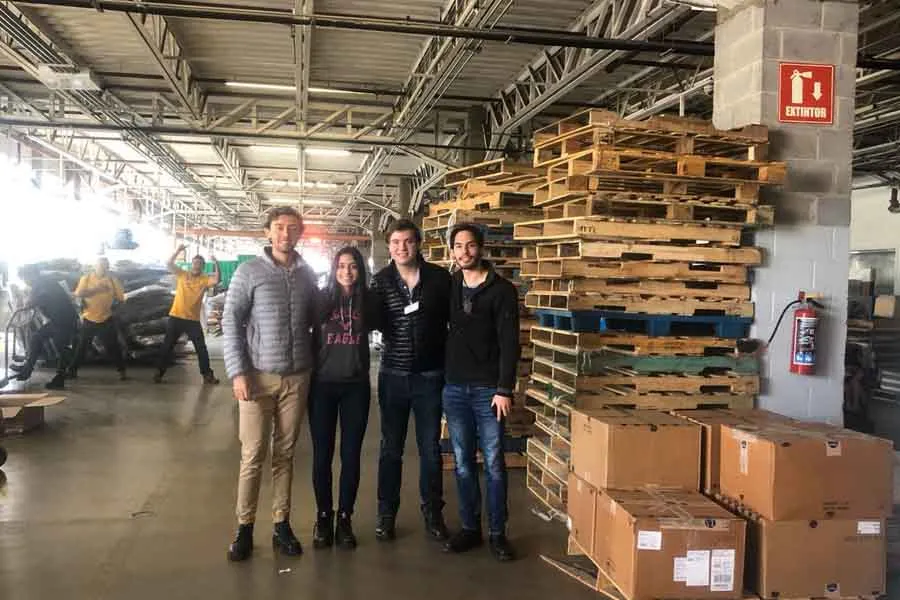 Estudiantes del Tec renuevan la log&iacute;stica de Coppel con ayuda del MIT