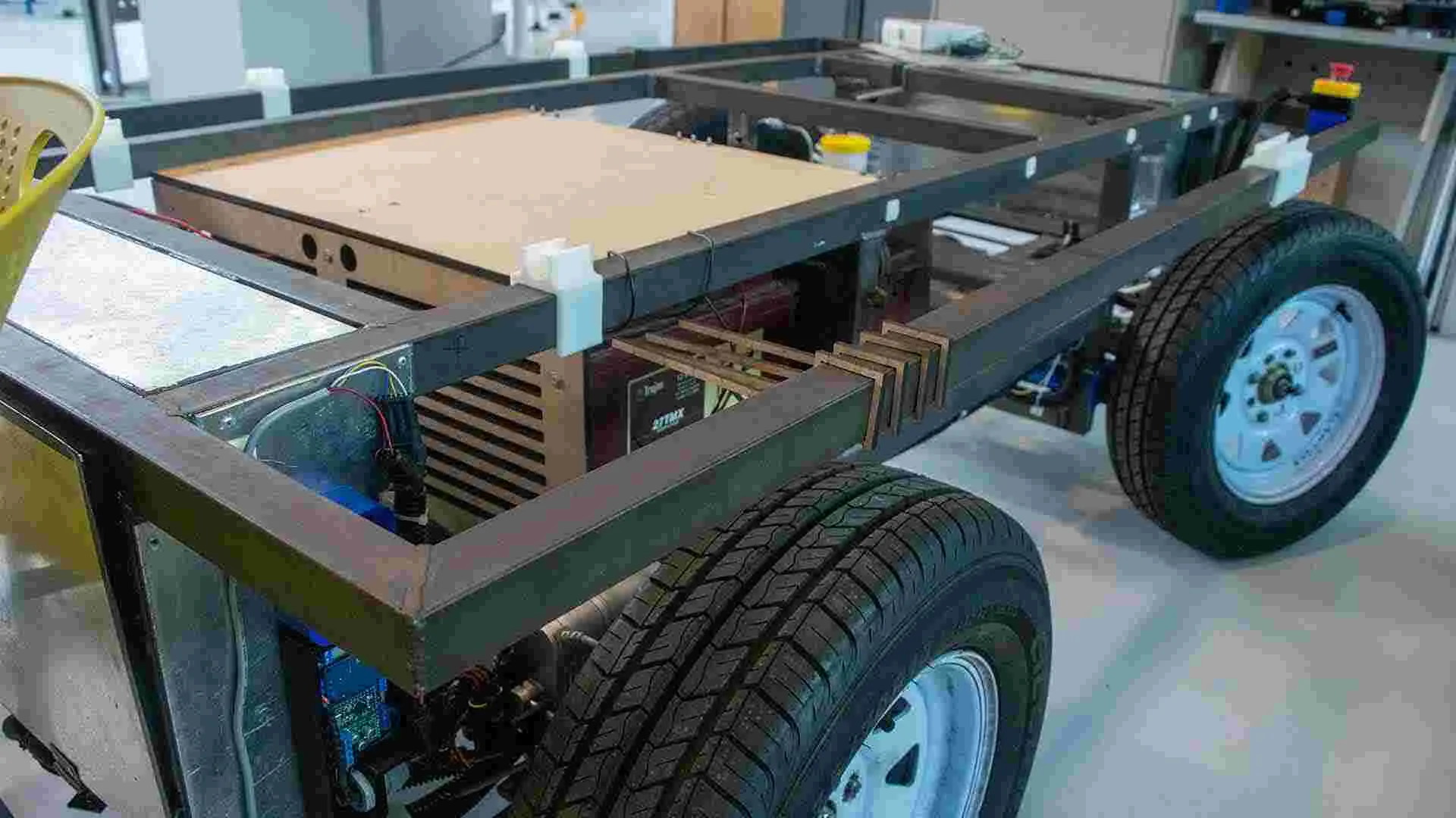 AMR Tec es un veh&iacute;culo el&eacute;ctrico aut&oacute;nomo 