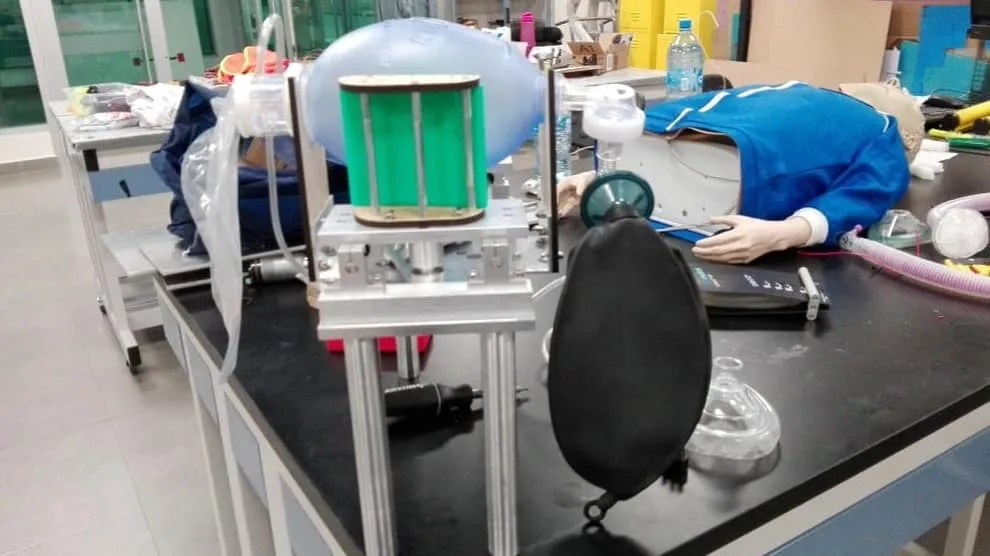 Crean expertos del Tec prototipo de bajo costo y automatizado de ventilador m&eacute;dico