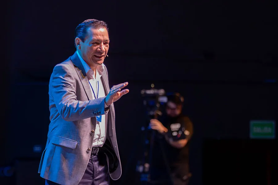 El decano de PrepaTec, Crisantos Mart&iacute;nez comparti&oacute; el nuevo modelo educativo formativo. Foto:
