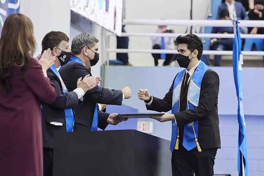 David Garza dirigi&oacute; un mensaje a los reci&eacute;n graduados del campus Quer&eacute;taro enfocado a que sean graduados transformadores de un cambio en su comunidad