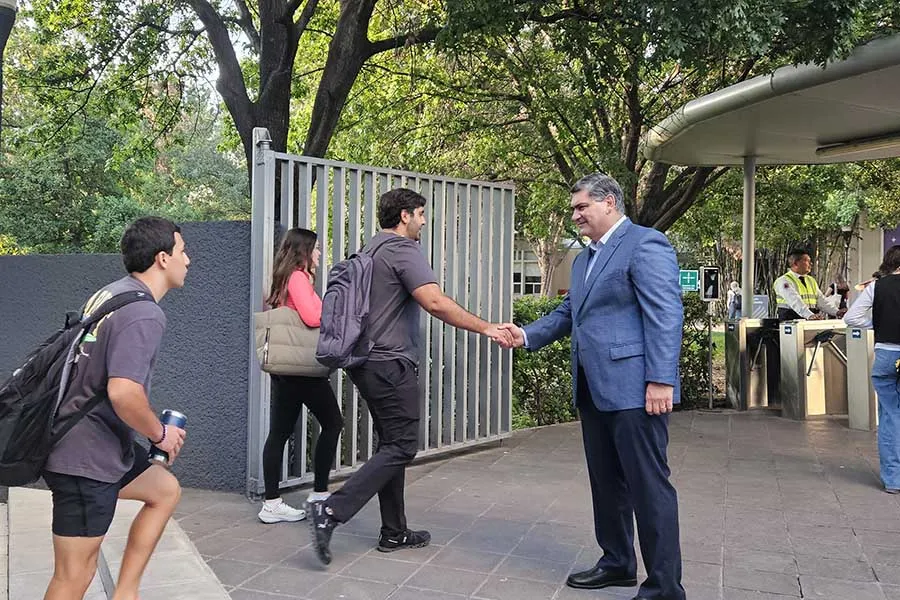 El rector y presidente ejecutivo del Tec, David Garza dio la bienvenida a estudiantes  Foto: Comunicaci&oacute;n de Rector&iacute;a