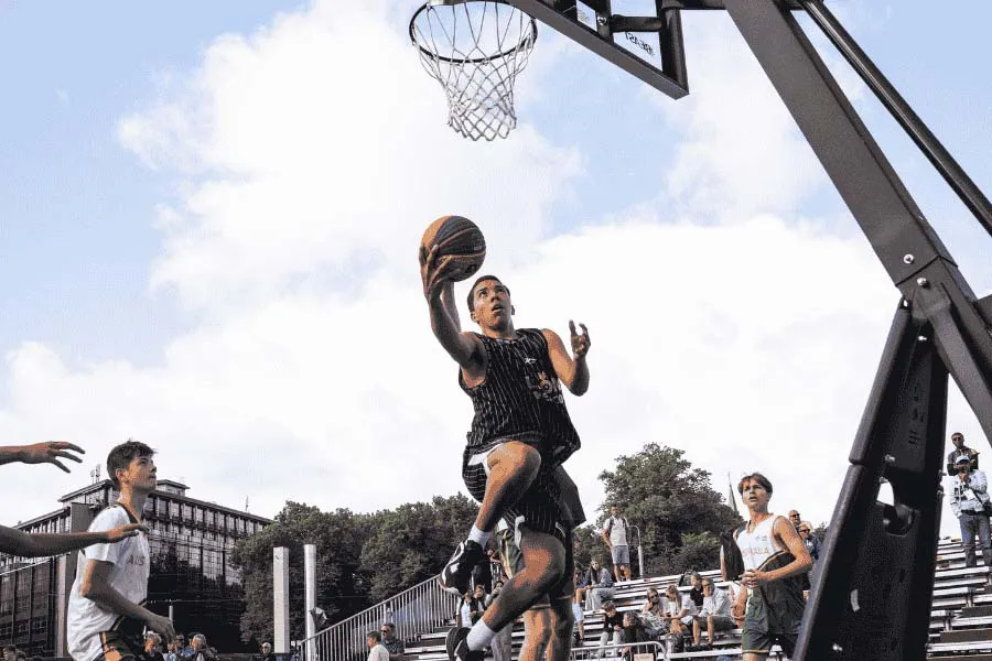 Carlos durante el torneo internacional de b&aacute;squetbol 3x3