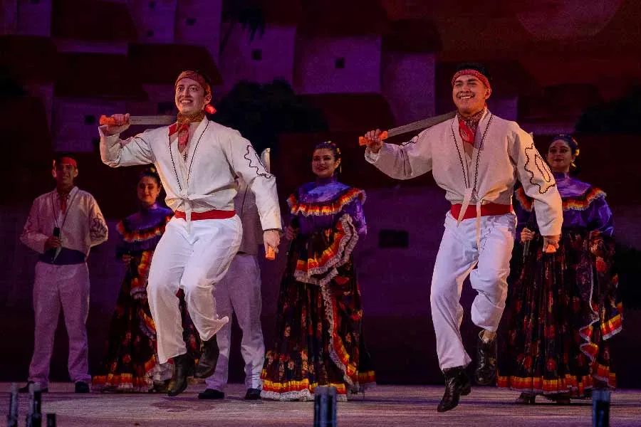 De Le&oacute;n durante una presentaci&oacute;n.