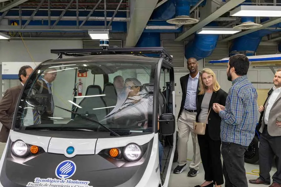 Una delegaci&oacute;n de directivos y profesores de Rice University realiz&oacute; un recorrido por varias &aacute;reas y laboratorios del Tec campus Monterrey.
