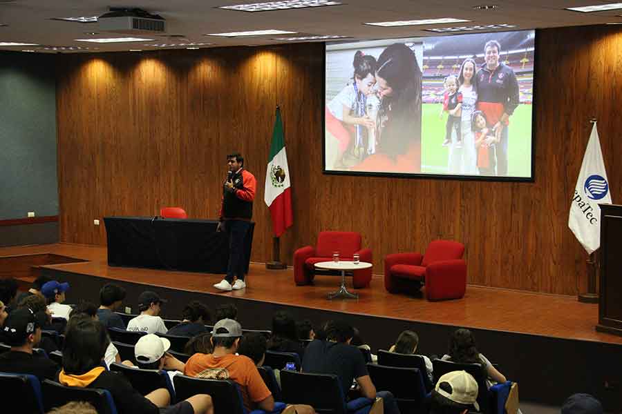 Deporte y carrera profesional, 4 consejos de l&iacute;der del club Atlas.