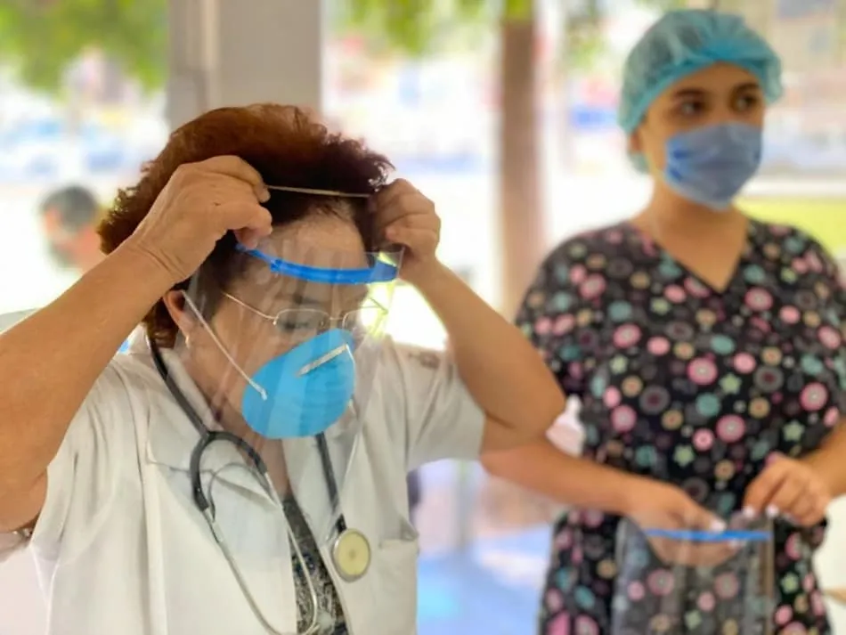 Dise&ntilde;an careta m&eacute;dica para proyecto de donaci&oacute;n profesores del Tec 