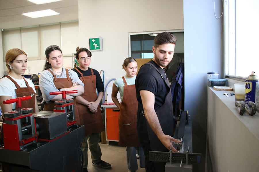 Diseño joyería, EXATEC expone internacionalmente y enseña a estudiantes del Tec Guadalajara. 