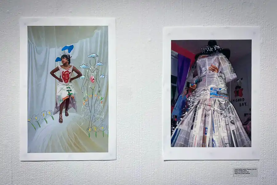 Fotografías de vestidos confeccionados con materiales reciclados como parte de la exposición Trash to Art, presentadas en la galería Winfisky.