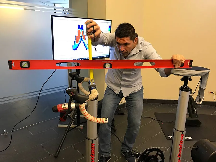 Dr. Benito Flores, especialista en biomec&aacute;nica y parte del equipo que asesor&oacute; a Egan Bernal.