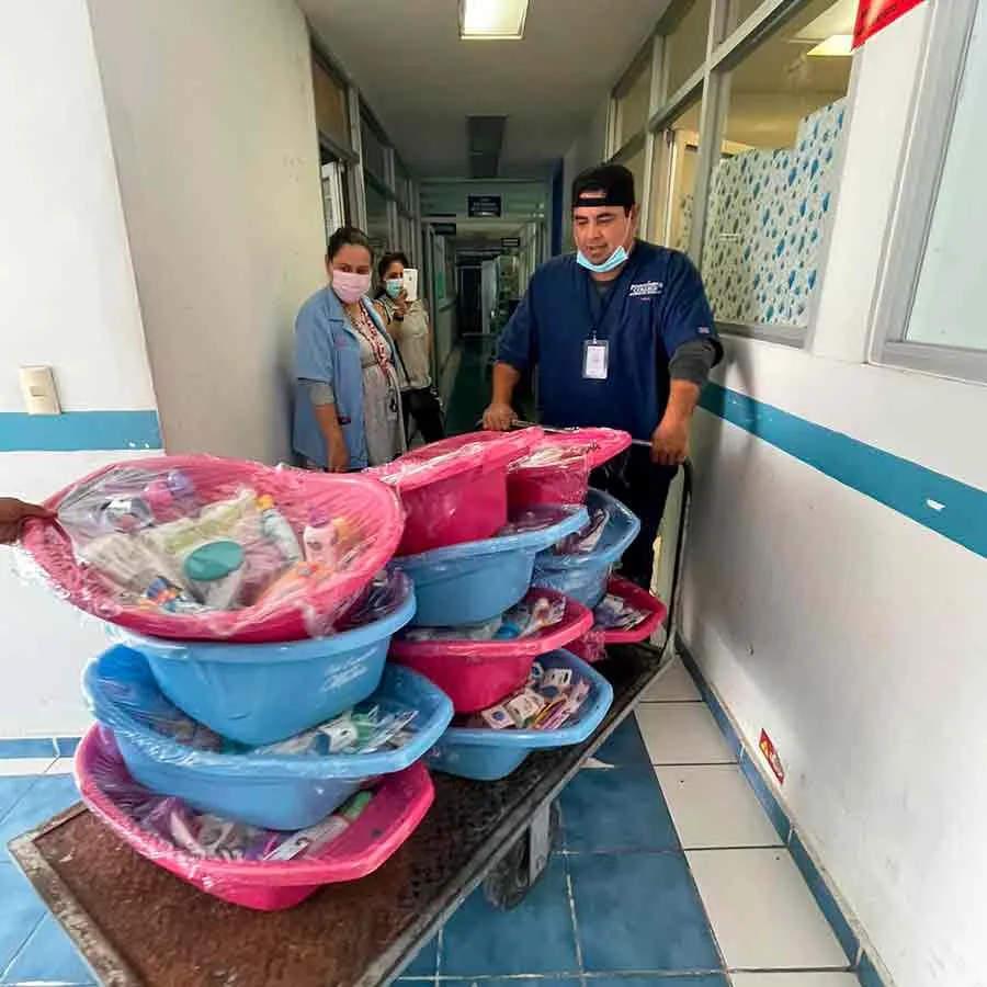 Proyecto Canastas de María, donación de despensas a madres solteras del Hospital Zoquipan.